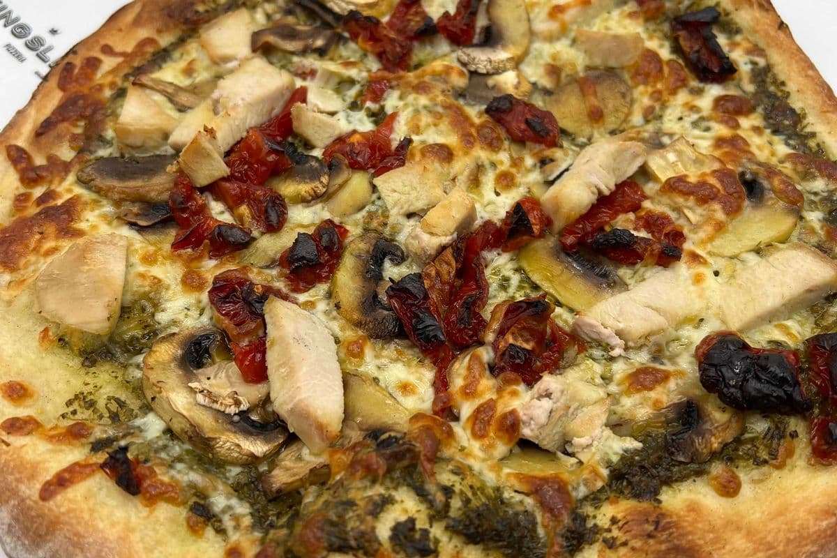 Large Pollo Al Basilico Pizza