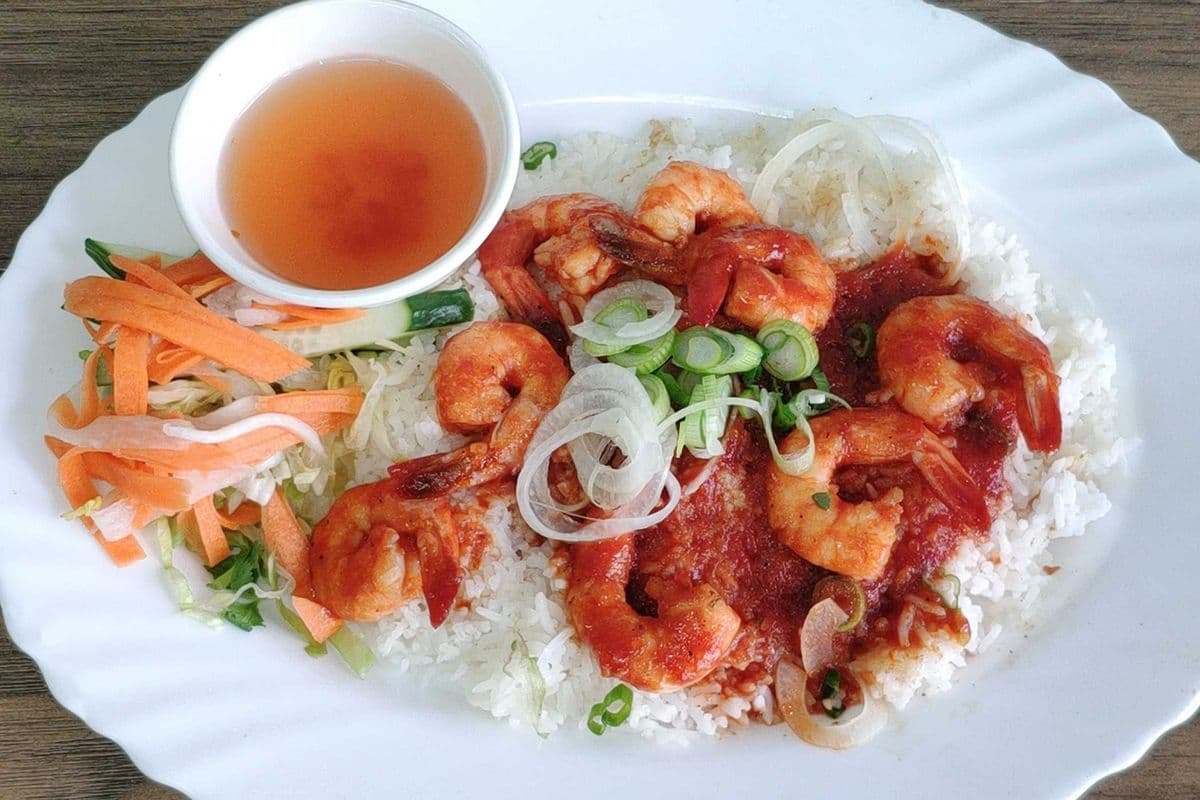 D10. Stir-Fry Prawns in Tomato Sauce on Rice