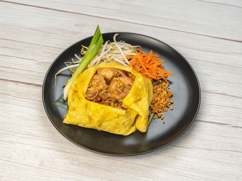M5. Pad Thai with Shrimp Wrapped in Egg