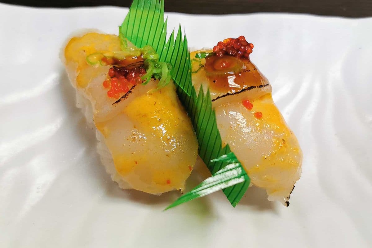 Torched Scallop Sushi (2 pcs)