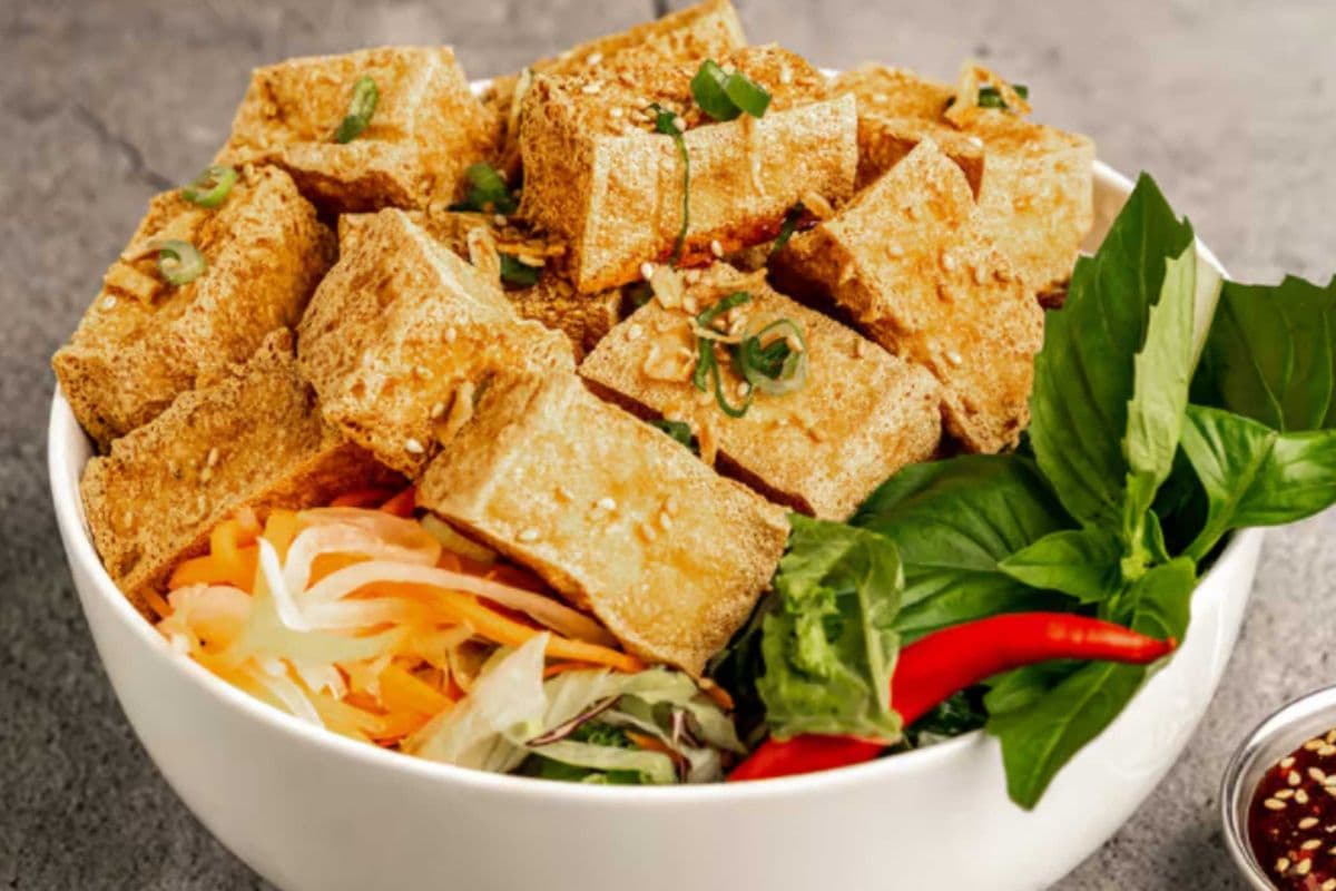 Spicy Tofu Vermicelli (Dau Phu Cay Tren Bun)