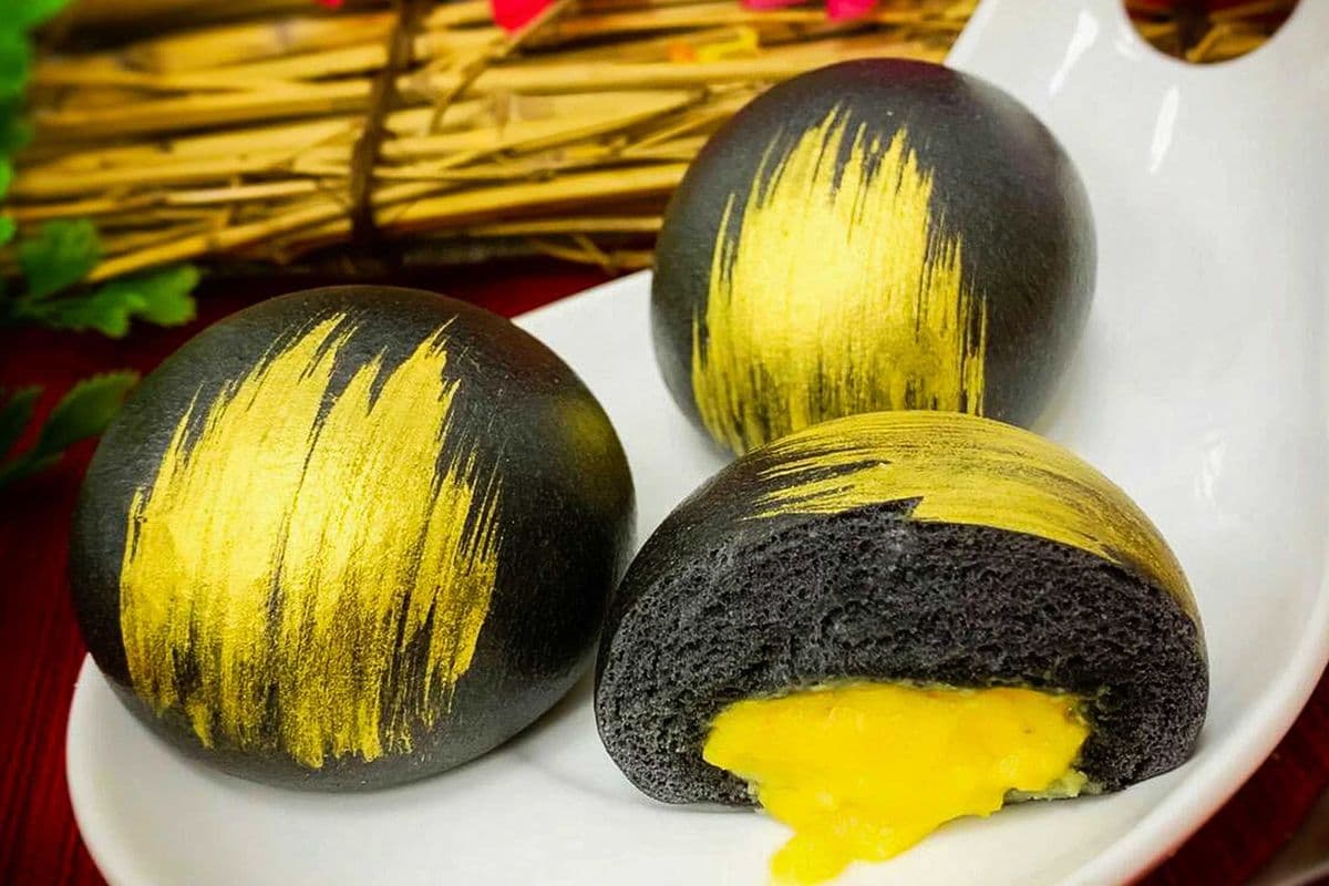 Squid Ink Lava Egg Yolk Bun (6 pcs) 黑金流沙包