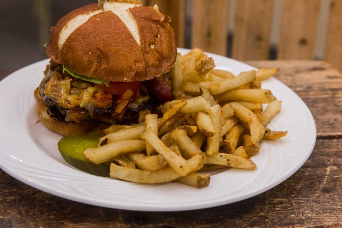 Temagami Brewhouse Burger (8 oz)