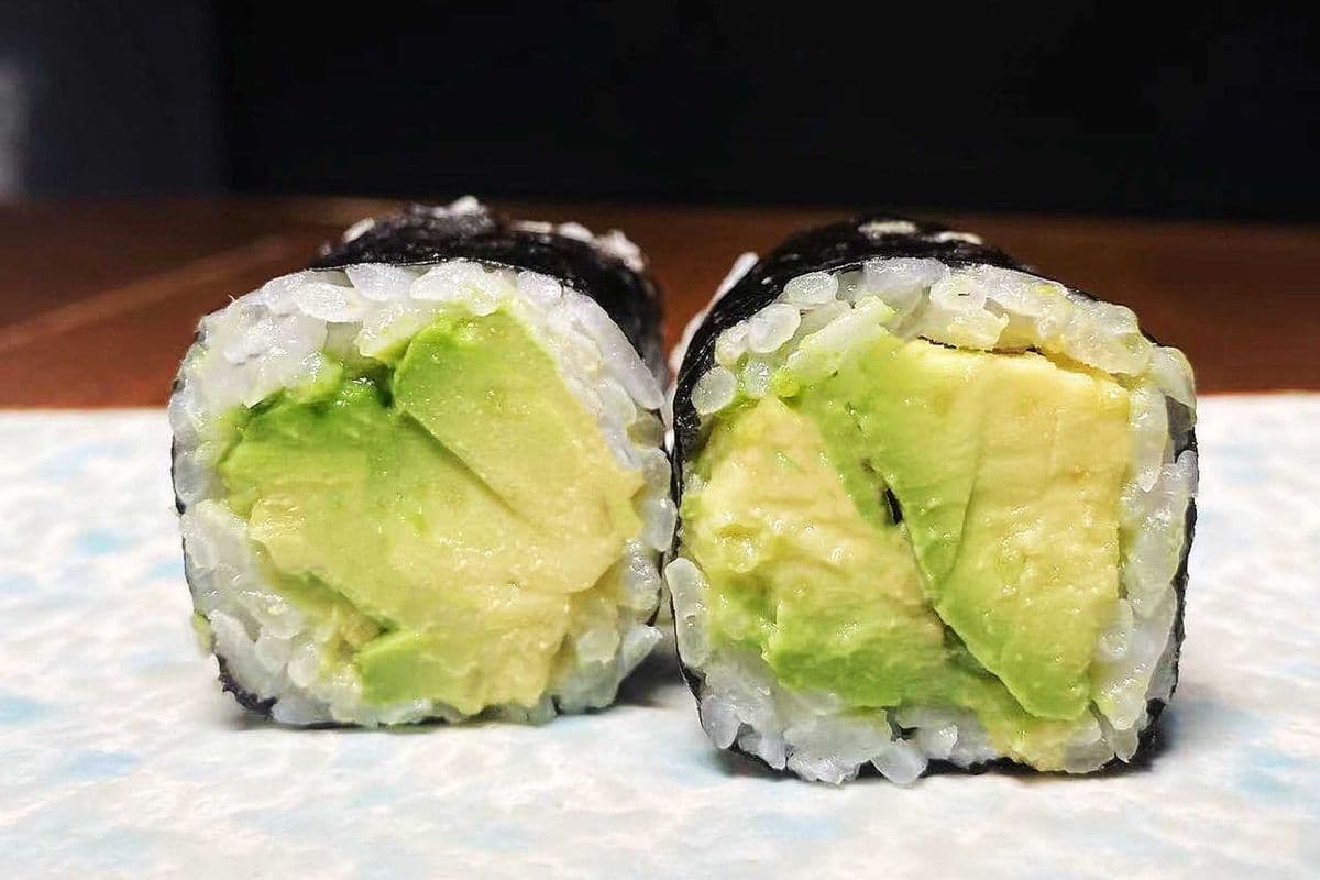 Avocado Roll (6 pcs)