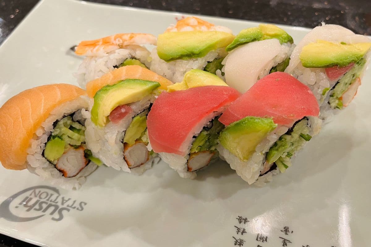 H07. Rainbow Roll (8 pcs)
