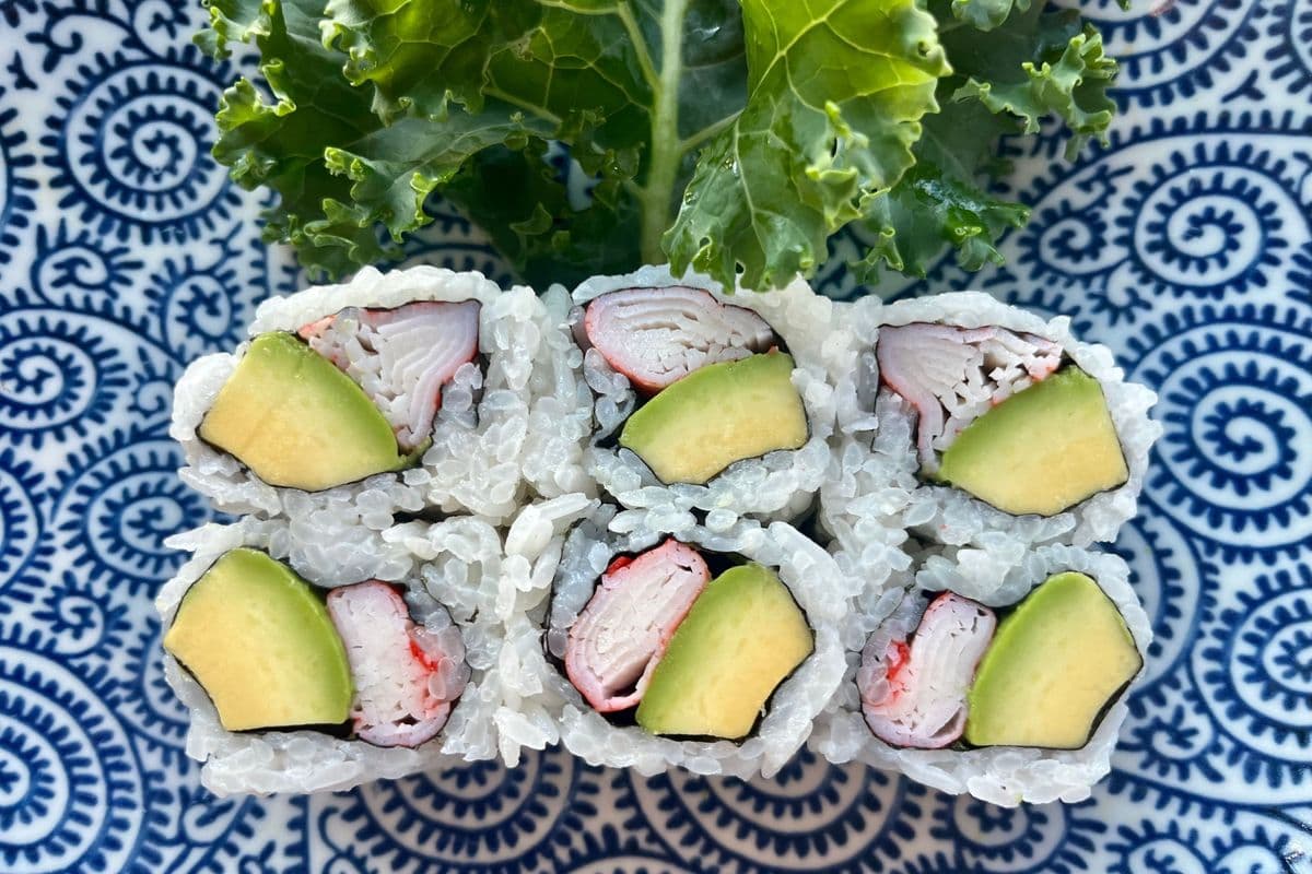 124A. Crab and Avocado Roll (6 pcs)