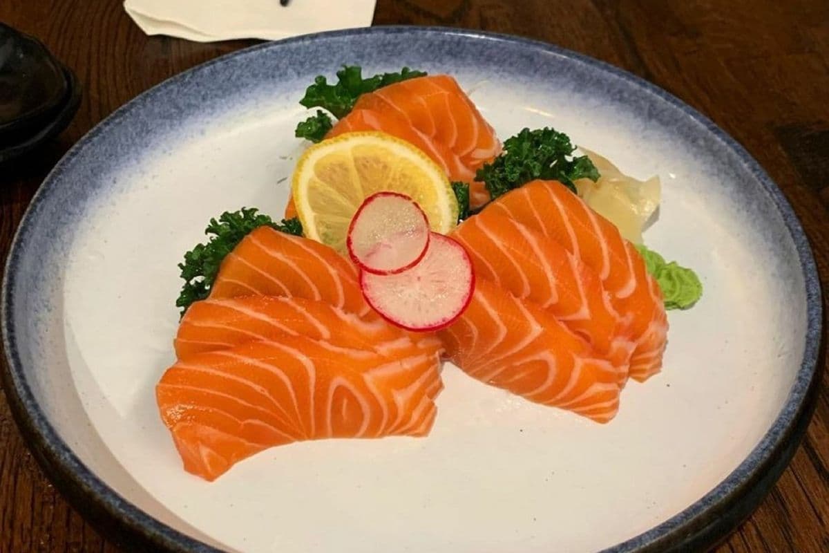 Salmon (9 pcs)