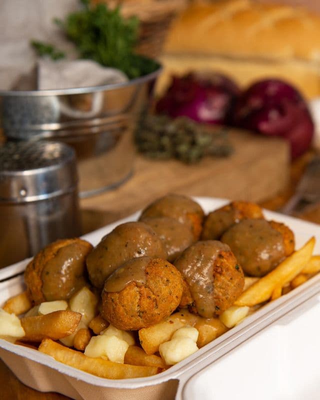 Vegicurious Poutine (Vegetarian)