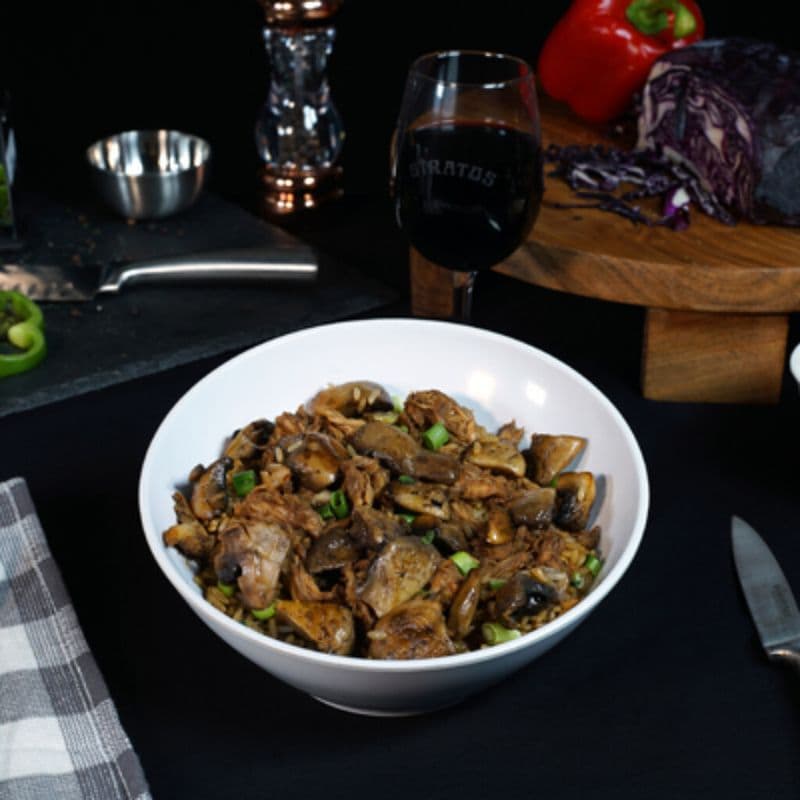 Riz frit poulet et champignons