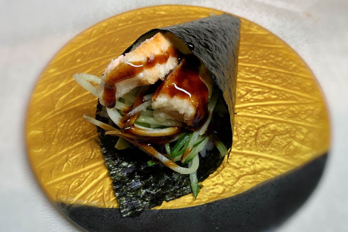 61H. Salmon Tempura Hand Roll (1pc)