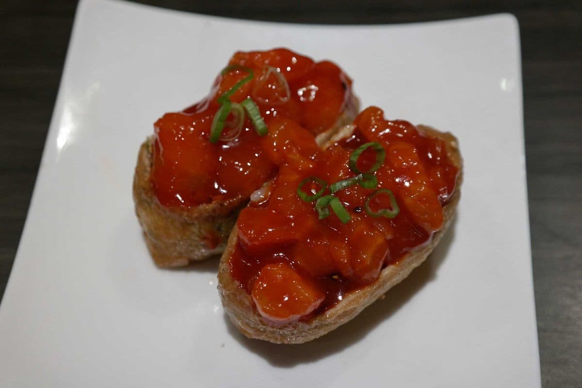 Inari Spicy Salmon (2 pcs)