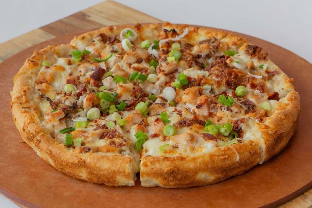 Large Chicken Alfredo Pizza