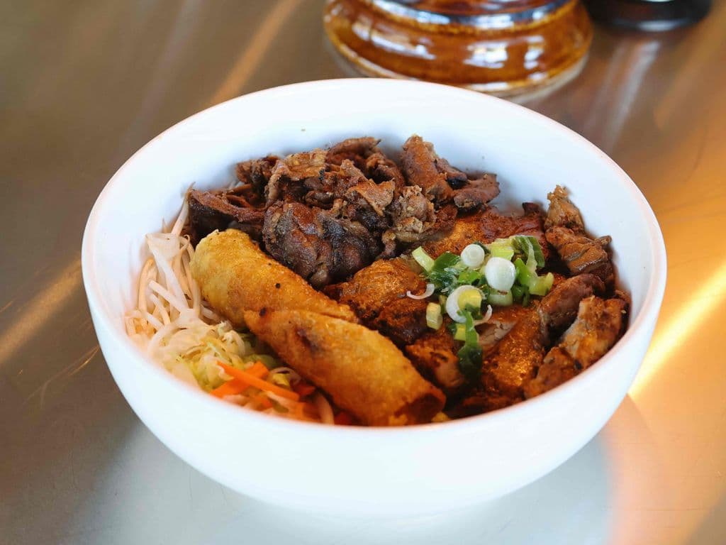 B04 - Vermicelli, Spring Roll, Grilled Chicken & Grilled Pork (Bún Chả Giò, Gà Nướng, Thịt Heo Nướng)