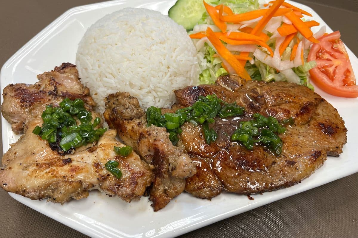 C9. Grilled Lemongrass Pork Chop & Chicken on Steamed Rice / Cơm Sườn Heo, Gà Nướng Xả