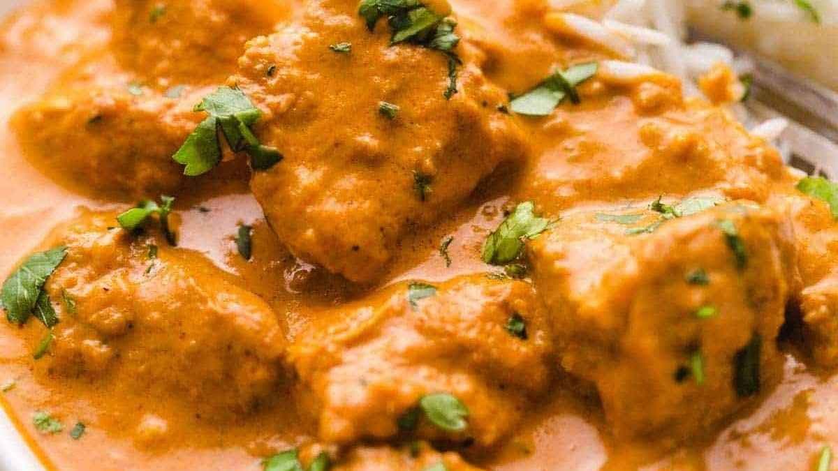 Butter Chicken Bowl with Bread