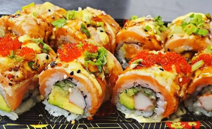374. Crazy Salmon Roll(8pcs) & Love Roll (8pcs)
