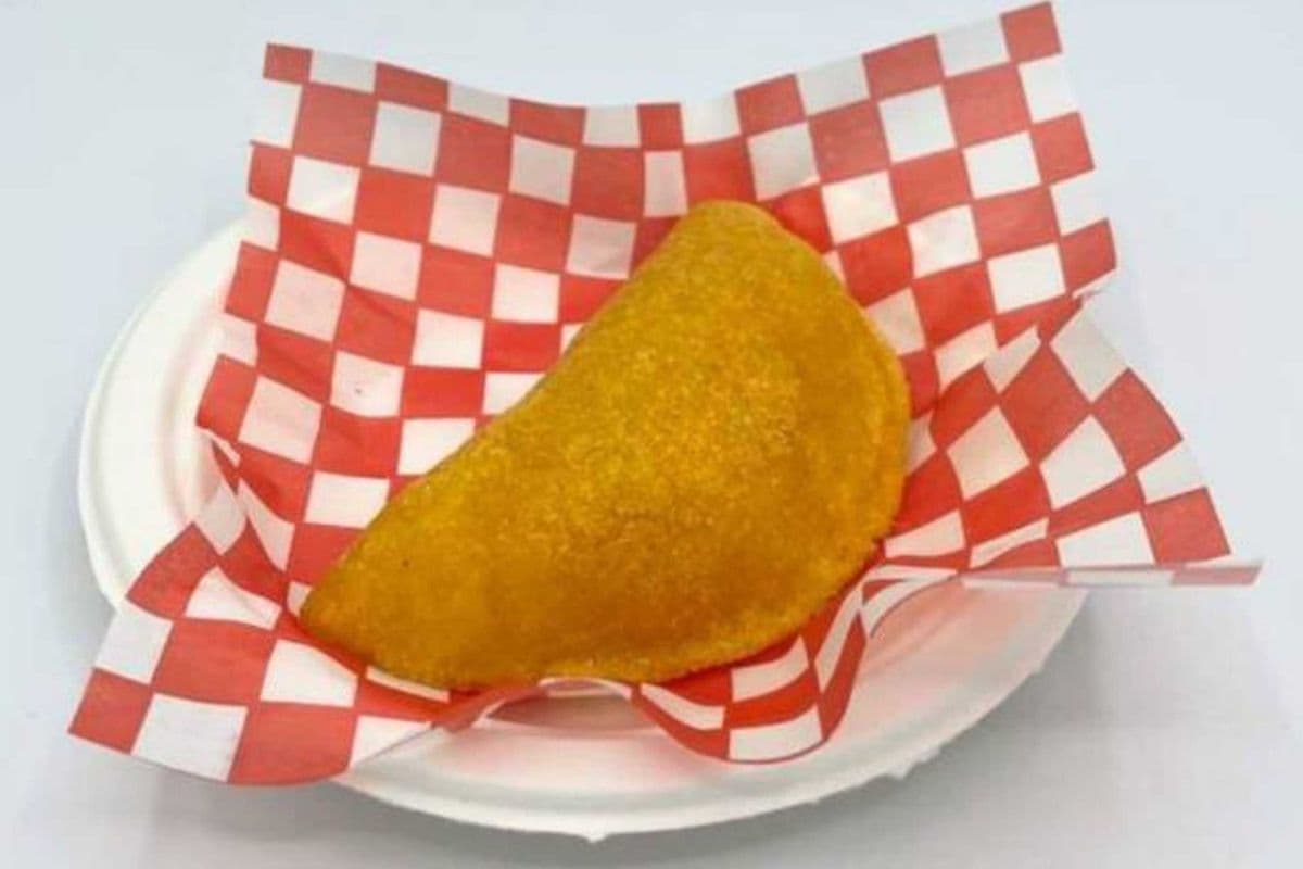 Colombian Medium Cheese Empanada