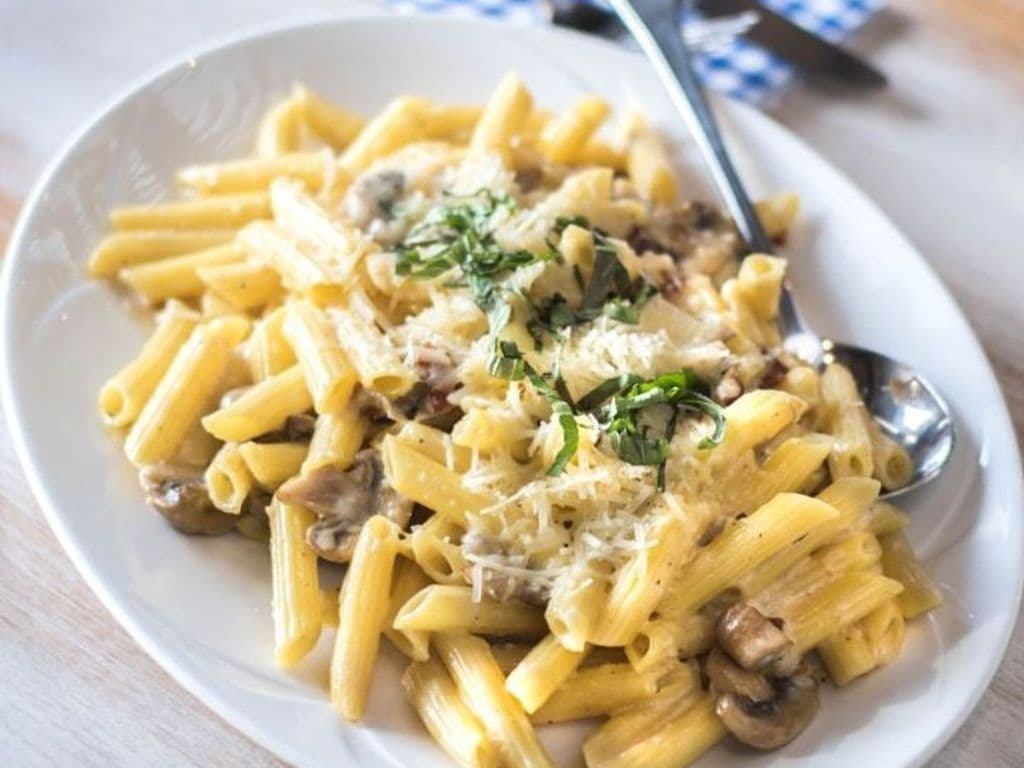 Share - Table Carbonara