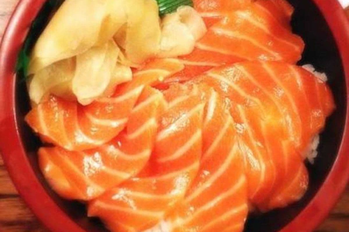 Salmon Sashimi Don