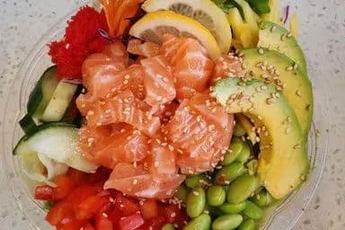 Poké bol au saumon torchée
