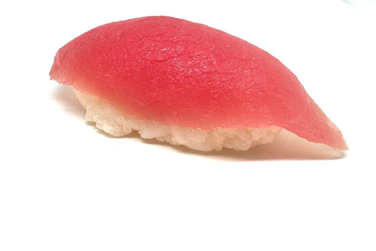 3. Maguro Nigiri (2 mcx / pcs)