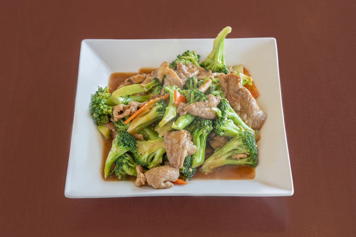 38. Boeuf avec brocoli / Beef with Broccoli