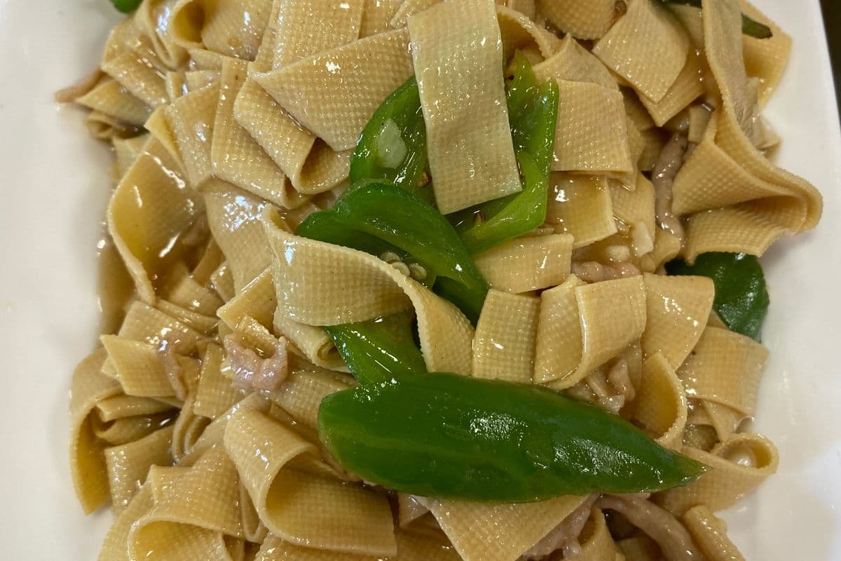 L8. Sauteed Dried Tofu with Hot Peppers 尖椒乾豆腐