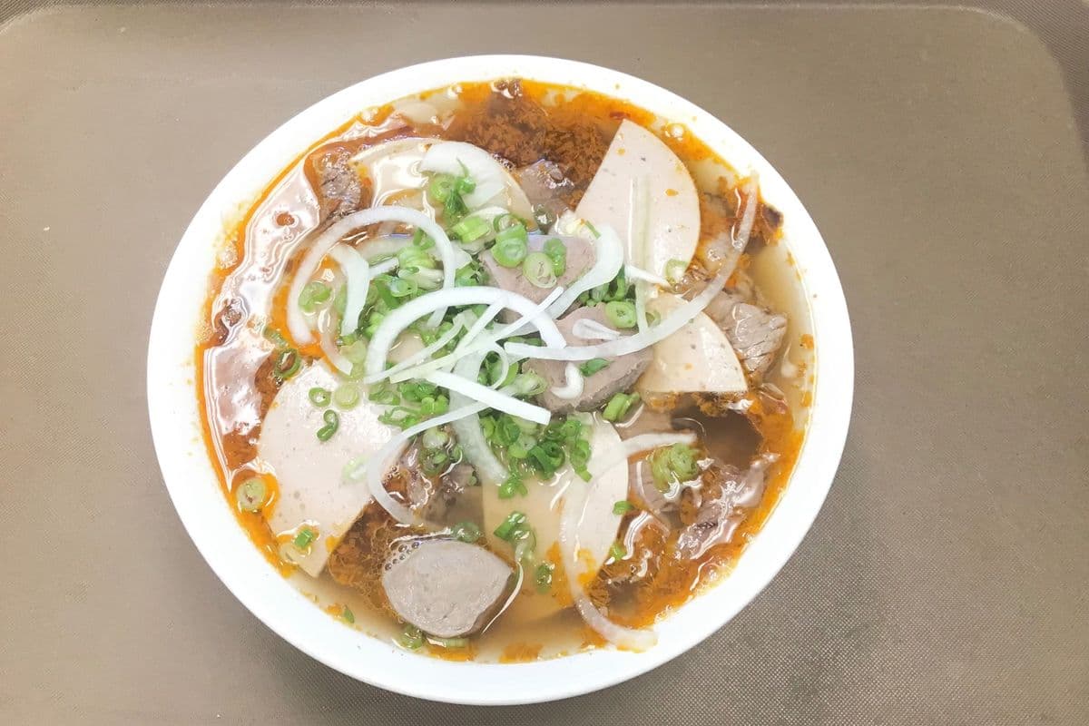 D5-A. Spicy Hue THICK VERMICELLI Noodle in Soup / BÚN Bò Huế