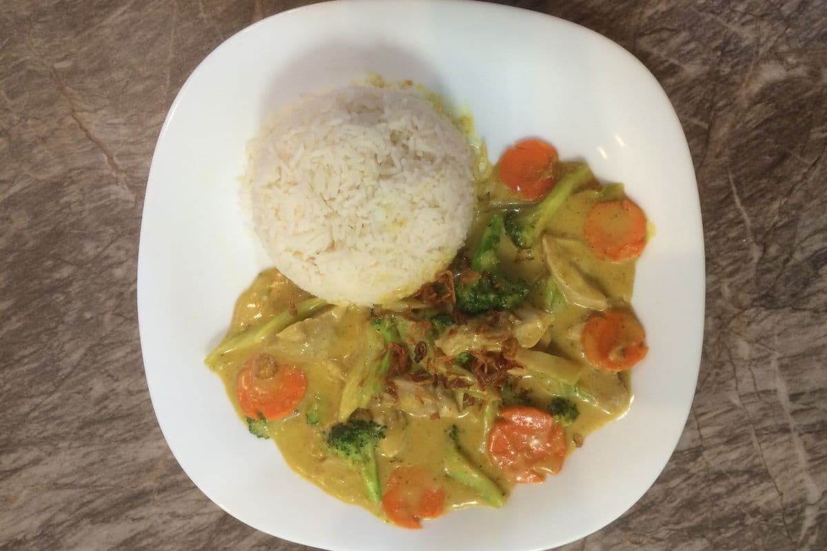 T76. Chicken Curry on Rice Dish