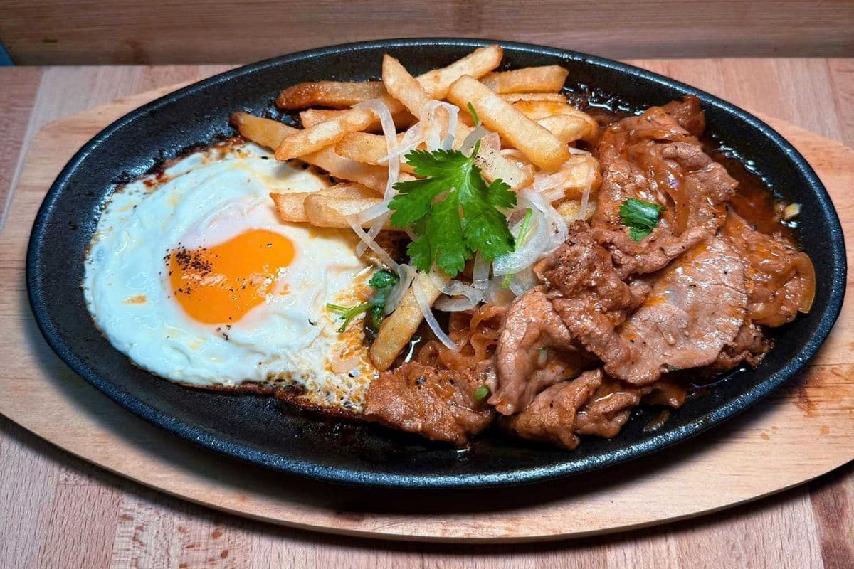 K1. Vietnamese Sizzling Steak and Eggs (Bò Né)