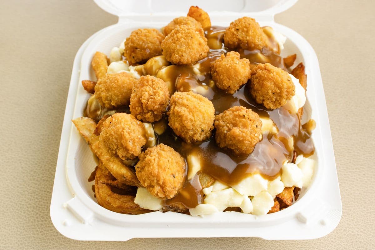 Poutine au poulet popcorn / Popcorn Chicken Poutine