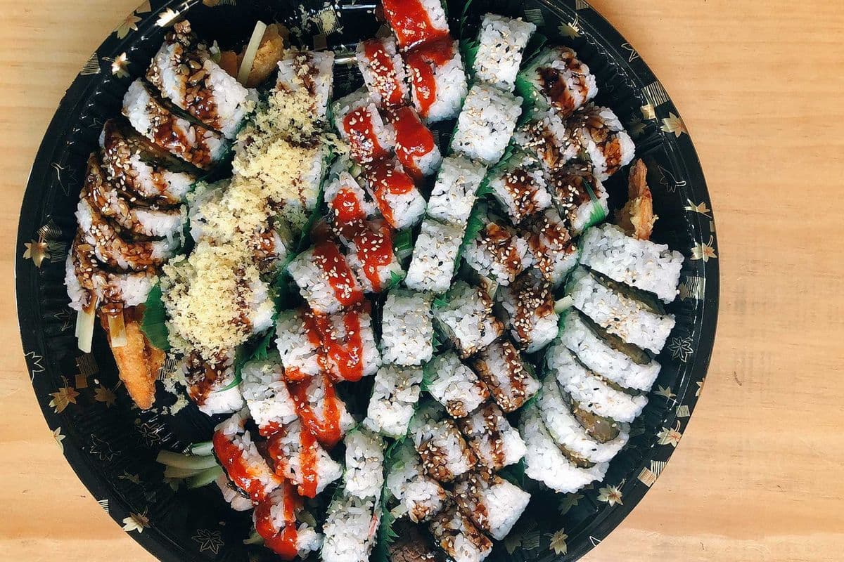 Mori Tray B (Edamame + 8pcs Tempura + 60 Pieces of Rolls)