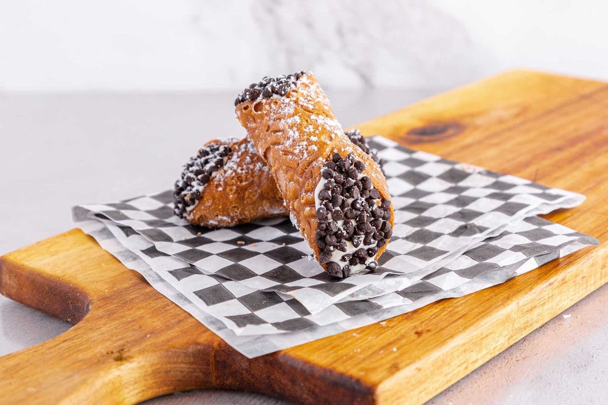 Sicilian Cannoli with Chocolate Chips (3.5")