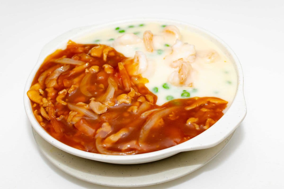118 “Honey Moon” Fried Rice with Two Sauces 鴛鴦炒飯
