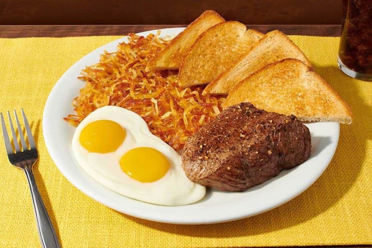 SIRLOIN STEAK & EGGS (860 Cal)