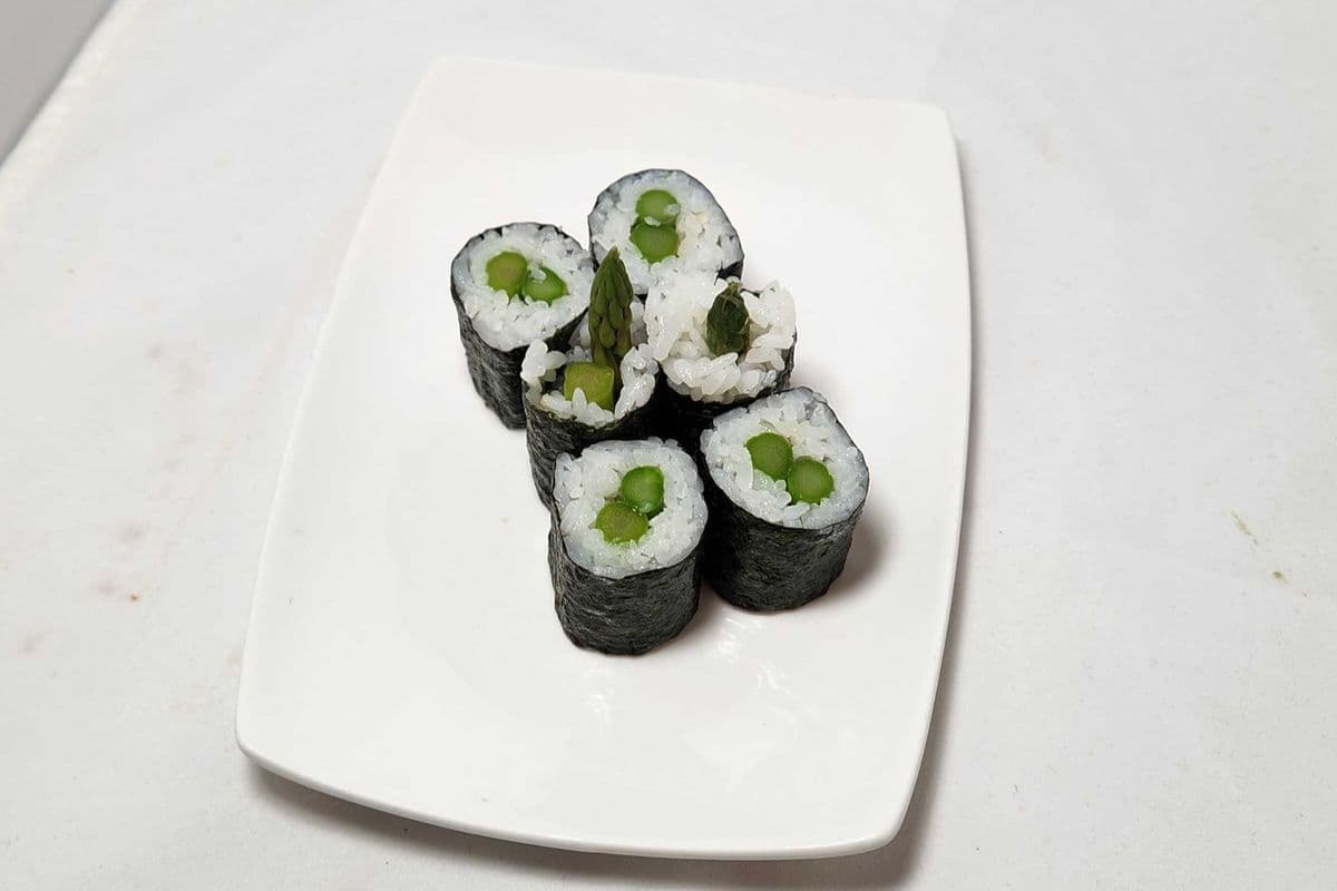 Asparagus Roll (6 pcs)