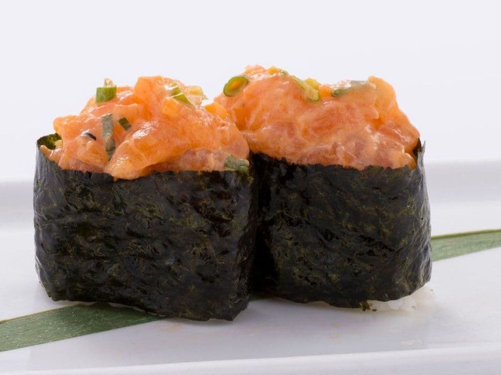 Spicy Salmon Sushi (3 Pcs)