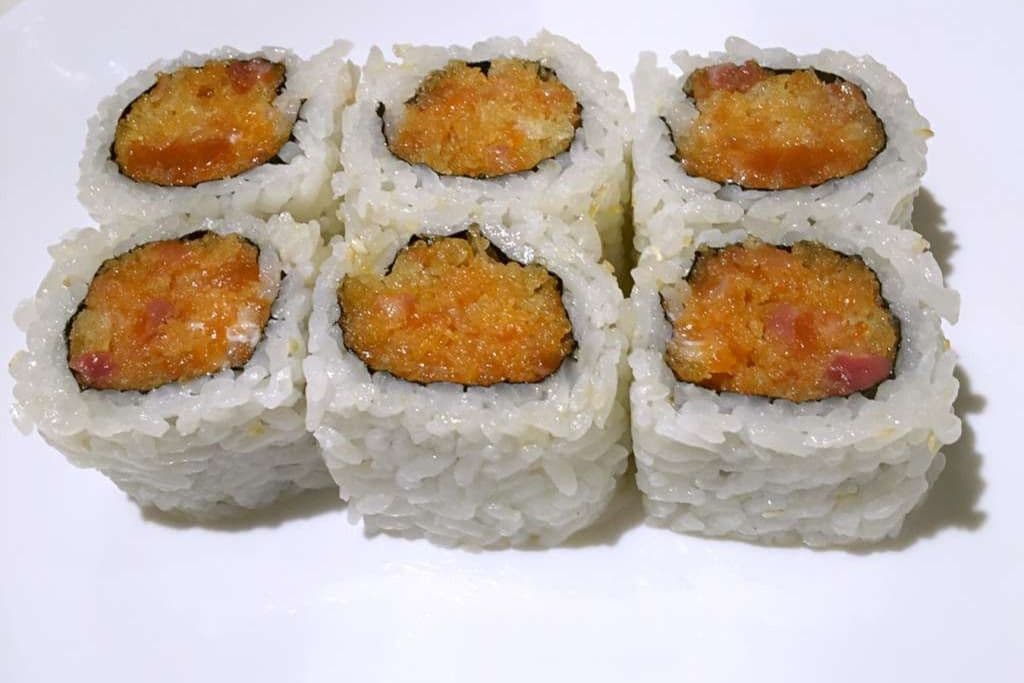 R04. Spicy Salmon Roll (6 pcs)