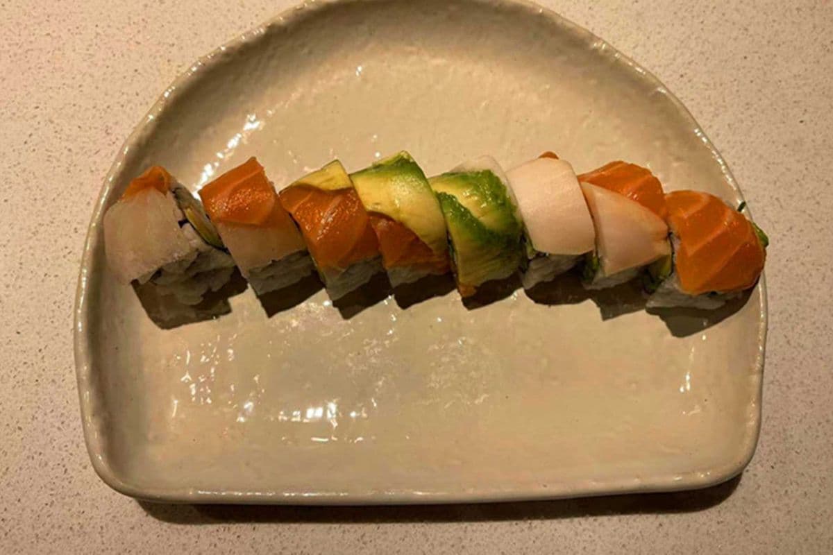086 Rainbow Roll (8 pcs)