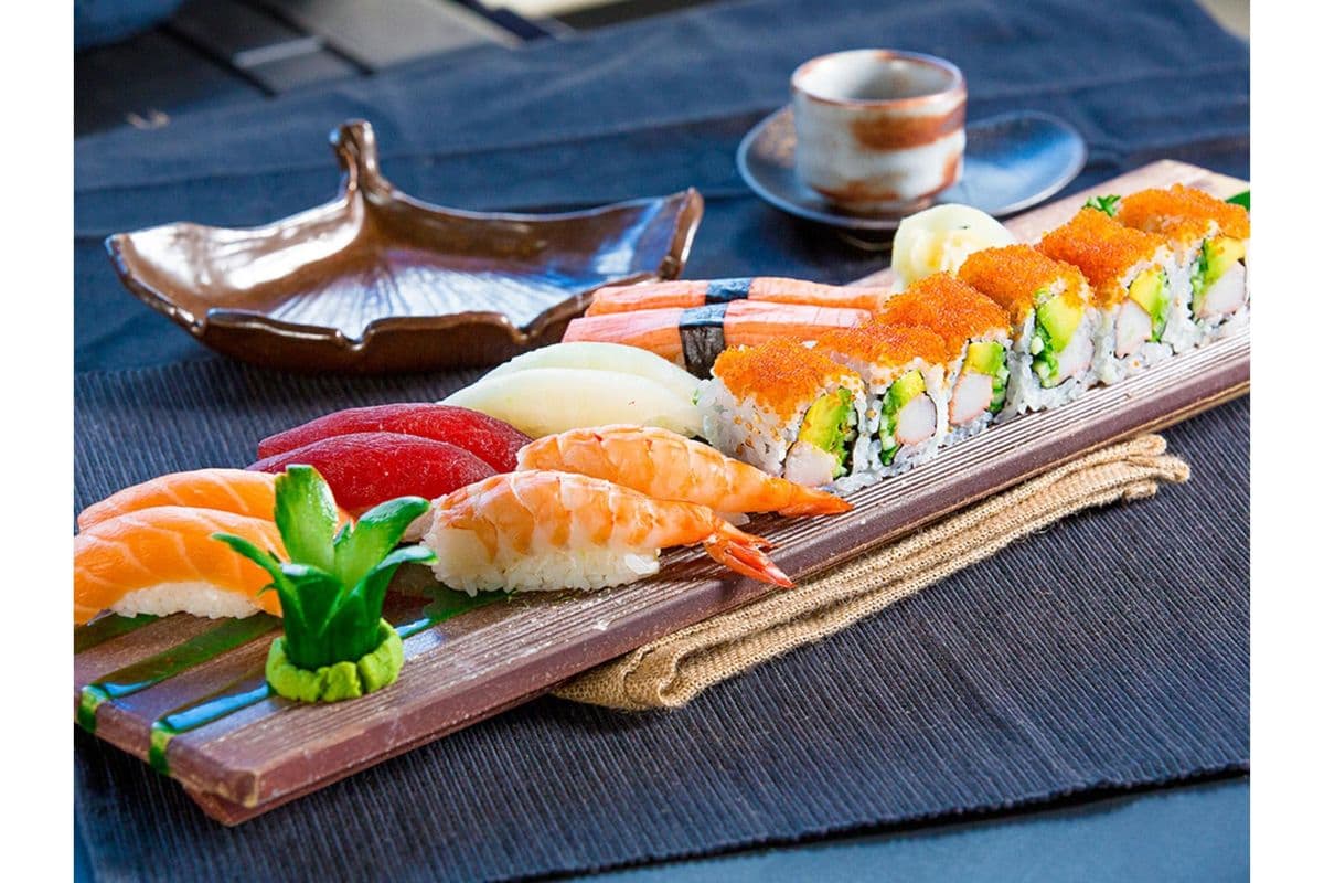 Sushi and Maki Combo (16pcs)