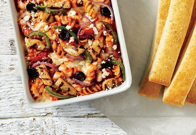 Regular Mediterranean con Pollo with Breadsticks