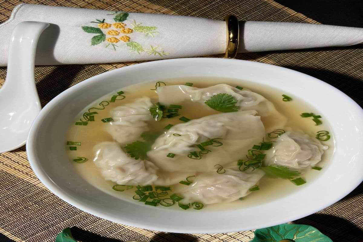 H5. Wonton, BBQ Pork, Shrimp with Egg Noodle Soup / Mì Hoành Thánh Và Tôm