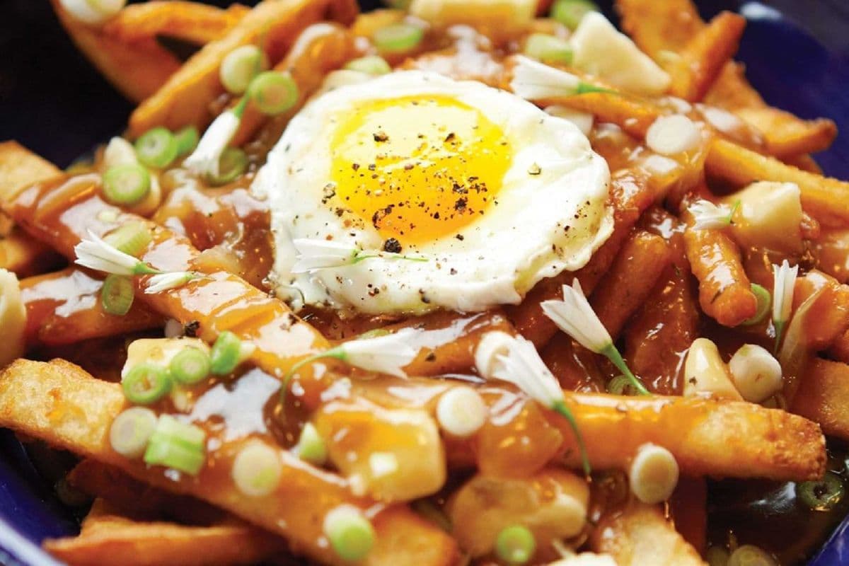 Breakfast Poutine (Gravy, Cheese and Egg) 早餐薯堡