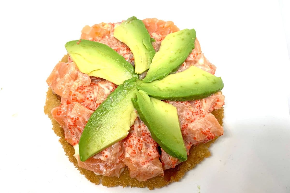 101. Pizza au Saumon (6 pcs) / Salmon Pizza (6 mcx)