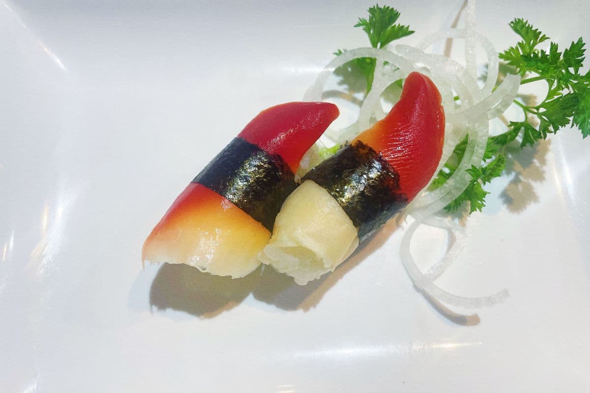 Surf Clam Sushi (2 Pcs)
