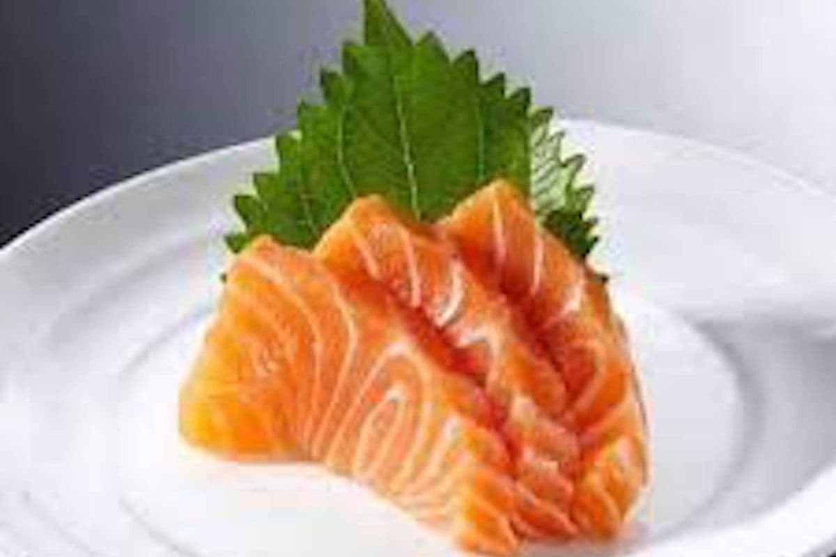 SS1. Sake (Salmon) Sashimi (3 pcs)