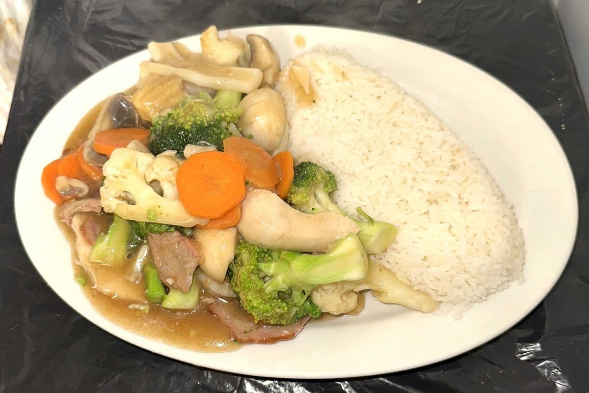 62. Beef and Mixed Vegetables on Steamed Rice