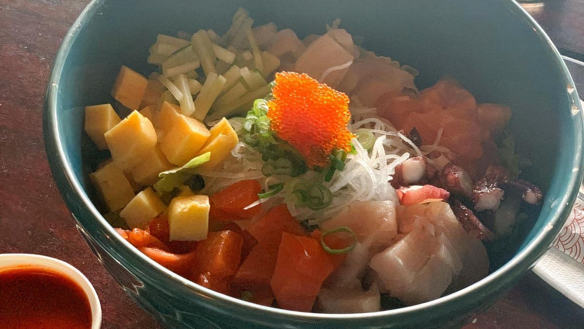 Spicy Chirashi Sashimi Don / 회덮밥