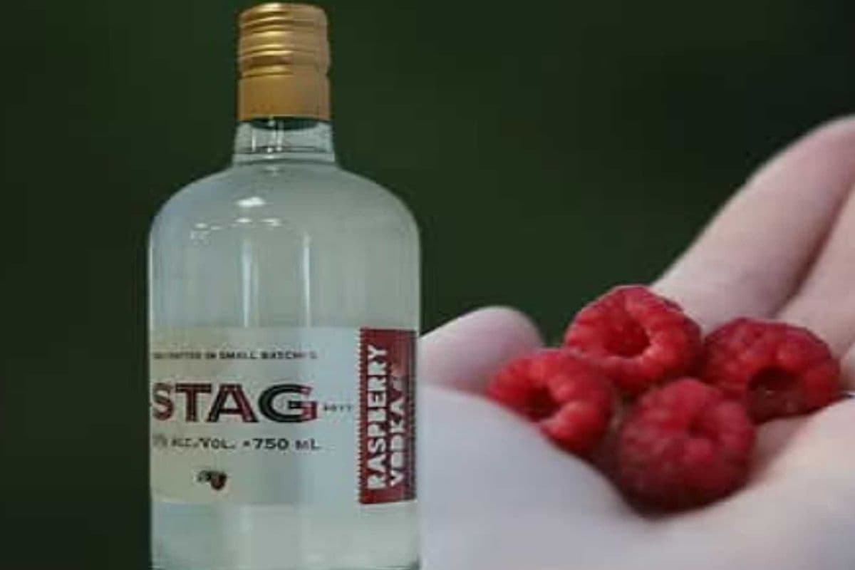 STAG RASPBERRY VODKA (1 x 750ML)
