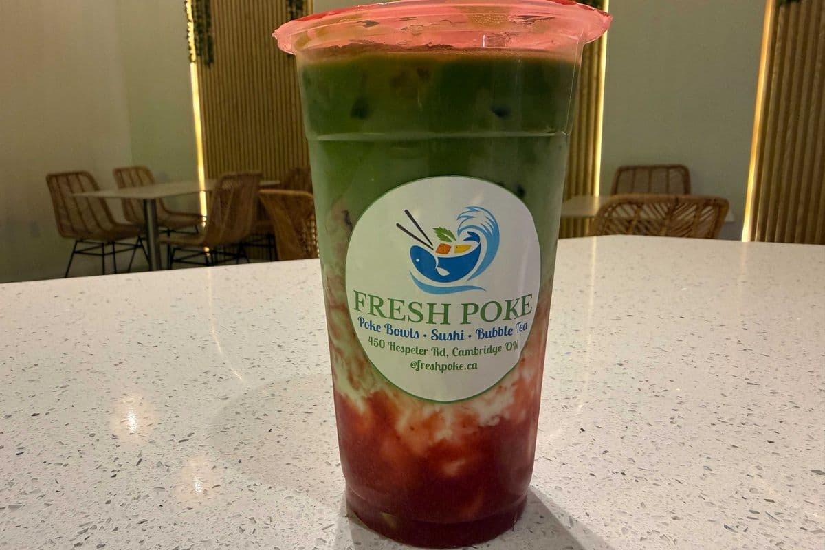 Iced Strawberry Matcha Latte (Large)